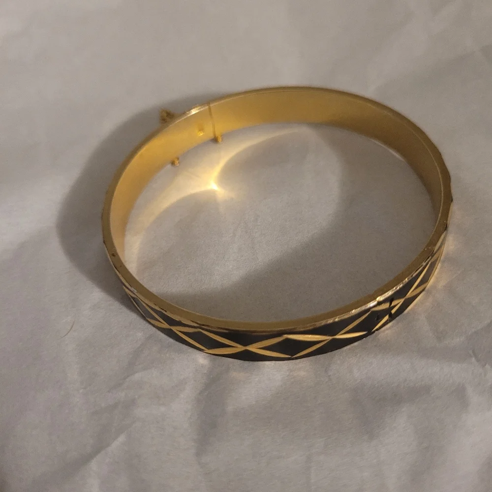 Gold Black Diamond Color Bracelet - Picture 3 of 9
